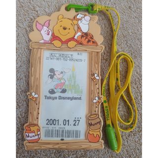 ディズニーチケットホルダーと使用済みチケット(キャラクターグッズ)