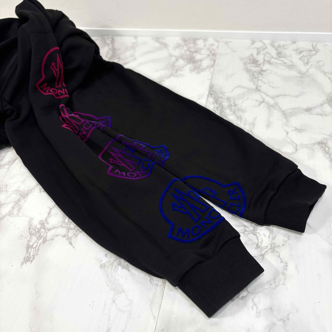 MONCLER - 美品 MONCLER グラデーション ロゴ ジップアップ MONCLER - 美品 MONCLER グラデーション ロゴ ジップアップ