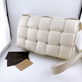 BOTTEGA VENETA(ショルダーバッグ ・ ホワイト/白色系)の BOTTEGA VENETA(ショルダーバッグ ・ ホワイト/白色系)の