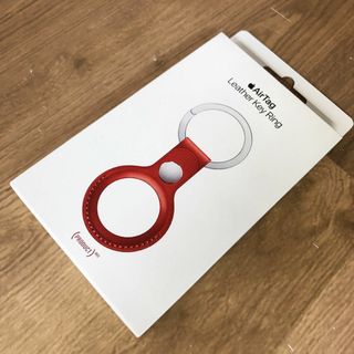 アップル(Apple)の純正 Apple AirTag レザーキーリング レッド キーホルダー 6636(キーホルダー)