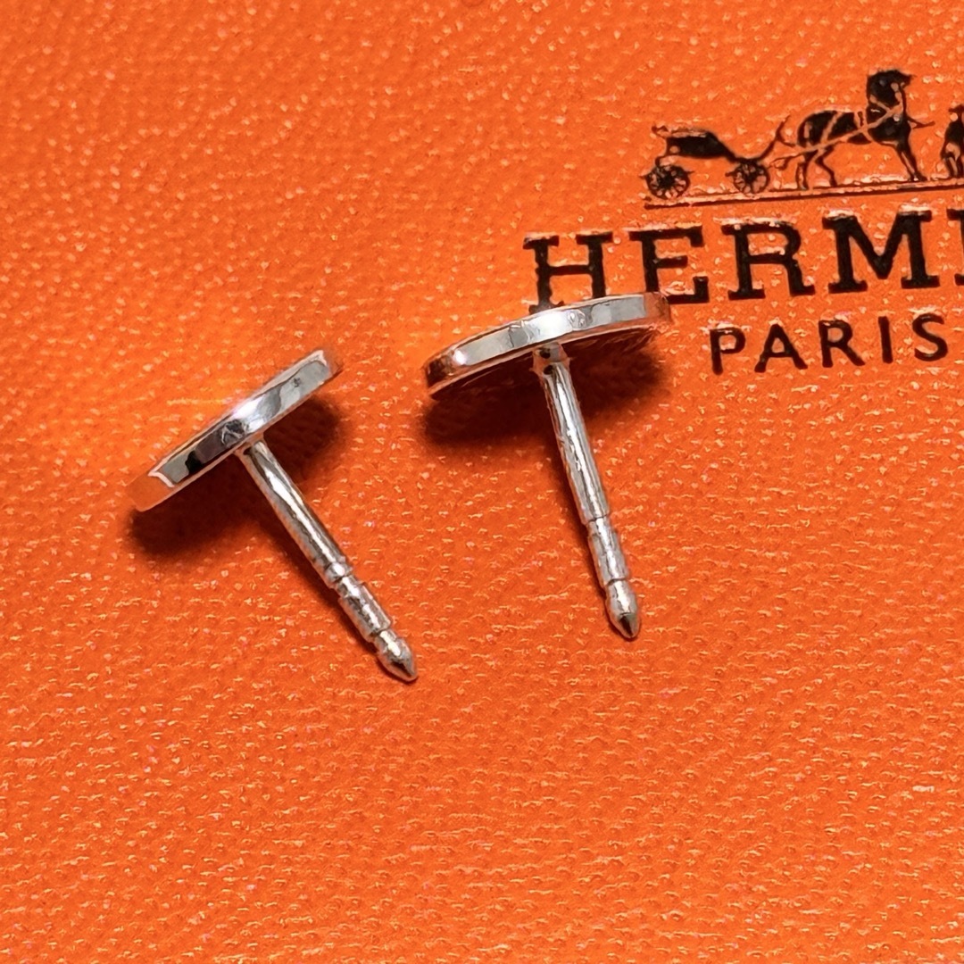HERMES - エルメス HERMES エクスリブリス ボタン ピアス TPM HERMES - エルメス HERMES エクスリブリス ボタン ピアス TPM