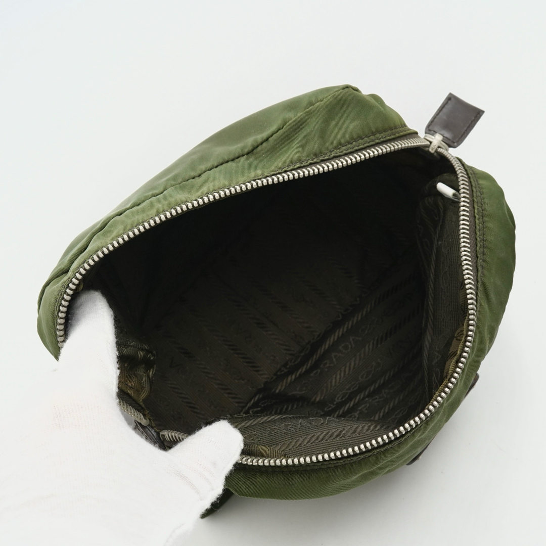 PRADA - 【未使用展示品】 PRADA ポーチ トラベル 三角プレート PRADA - 【未使用展示品】 PRADA ポーチ トラベル 三角プレート