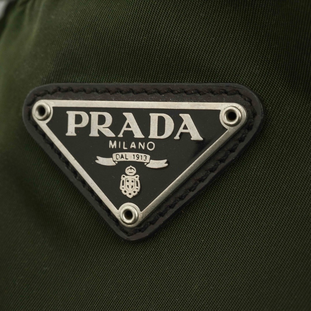 PRADA - 【未使用展示品】 PRADA ポーチ トラベル 三角プレート PRADA - 【未使用展示品】 PRADA ポーチ トラベル 三角プレート