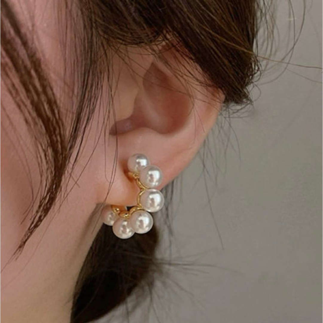 【新品】パールフープミニピアス レディースのアクセサリー(ピアス)の商品写真