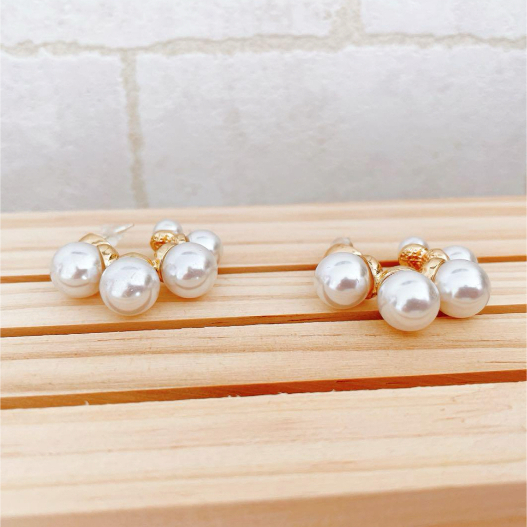 【新品】パールフープミニピアス レディースのアクセサリー(ピアス)の商品写真