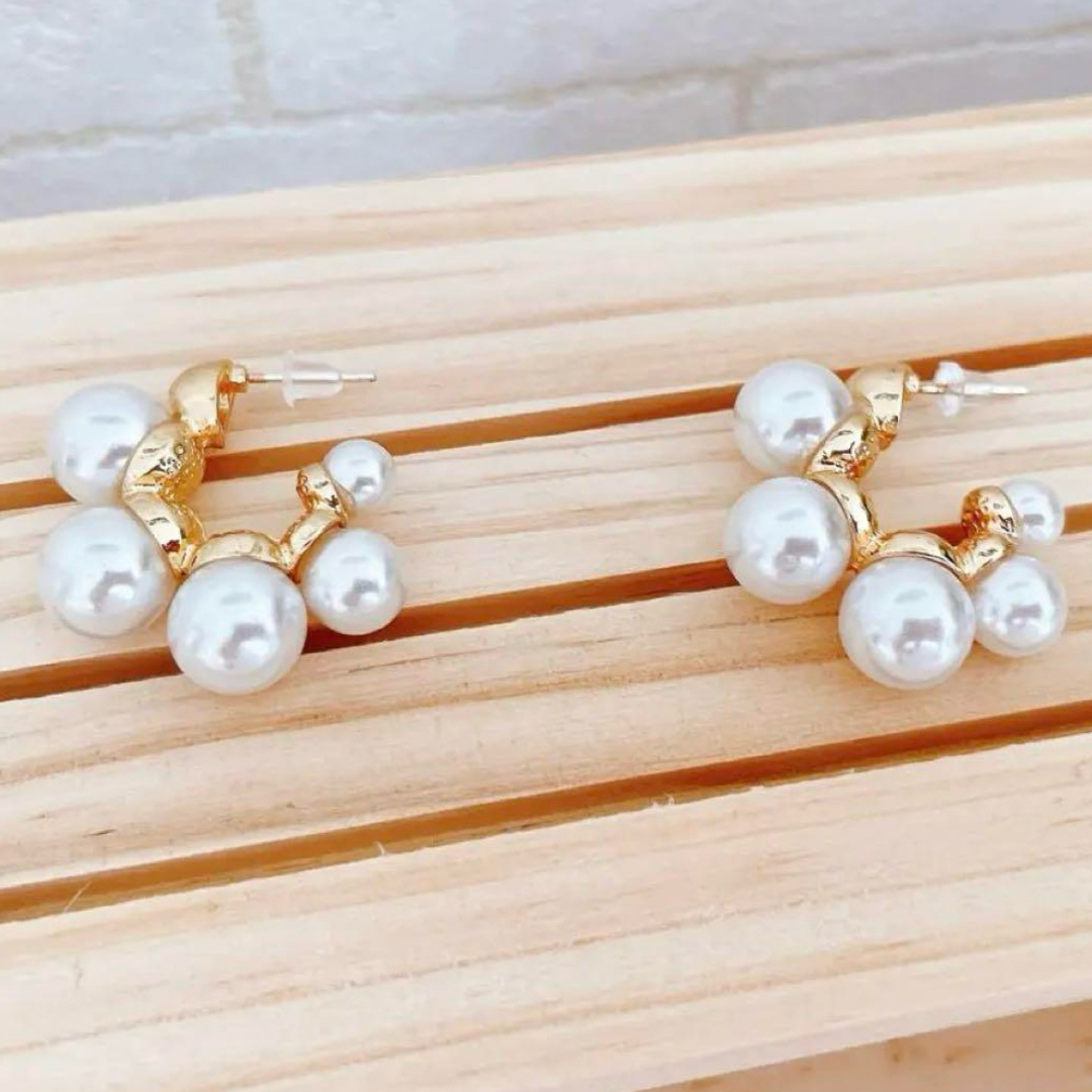 【新品】パールフープミニピアス レディースのアクセサリー(ピアス)の商品写真