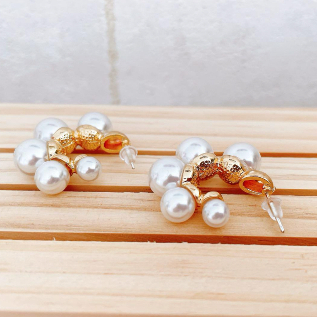 【新品】パールフープミニピアス レディースのアクセサリー(ピアス)の商品写真