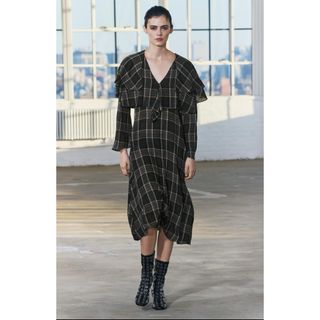 ZARA(フリル ・ ロングワンピース/マキシワンピース)のフリマ ZARA(フリル ・ ロングワンピース/マキシワンピース)のフリマ