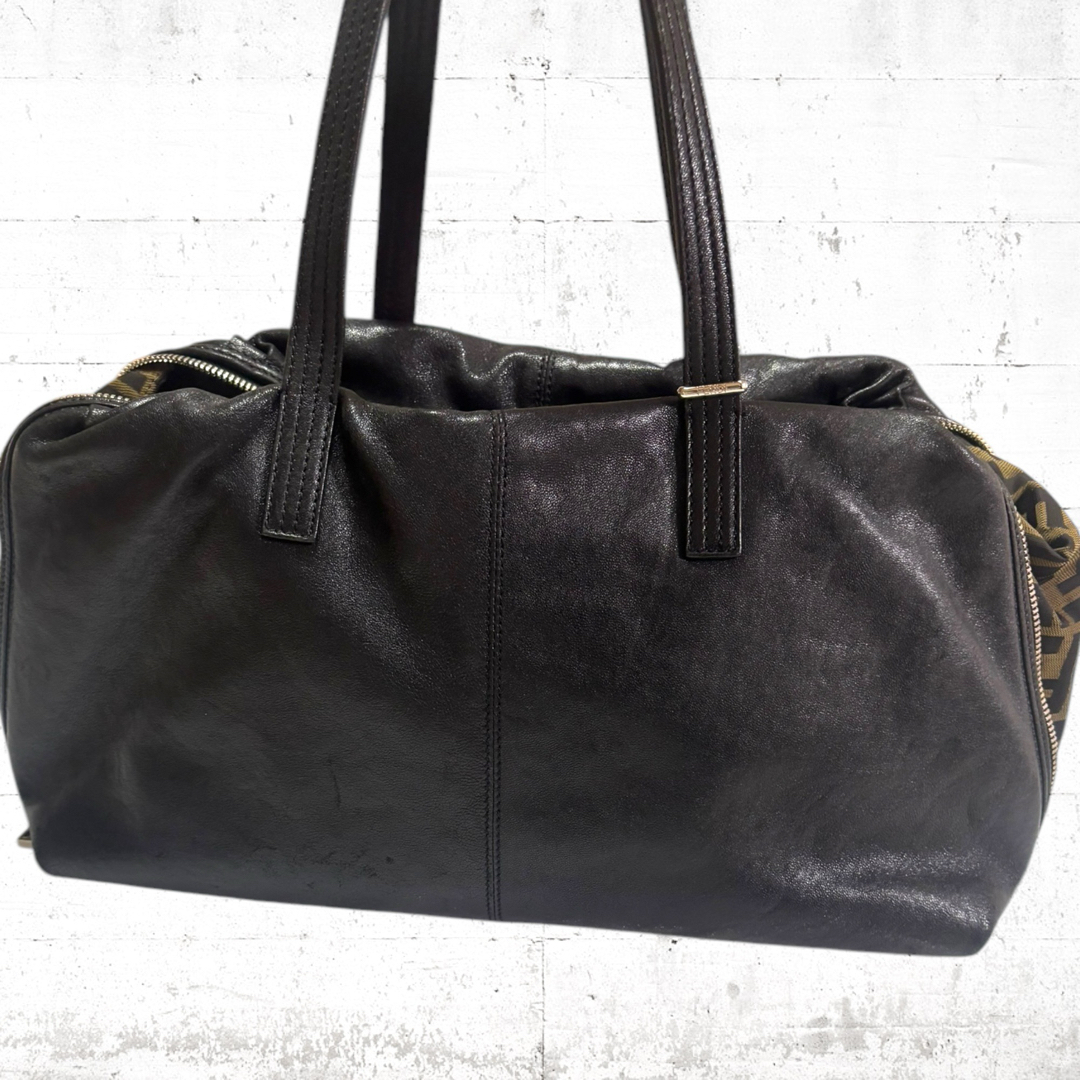 FENDI - 希少 FENDI ズッカ柄 レザー ハンド トート バッグ FENDI - 希少 FENDI ズッカ柄 レザー ハンド トート バッグ