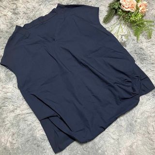 イネド(INED)の【INED】ネイビー Vネック ノースリーブ トップス フレンチスリーブ　9(シャツ/ブラウス(半袖/袖なし))