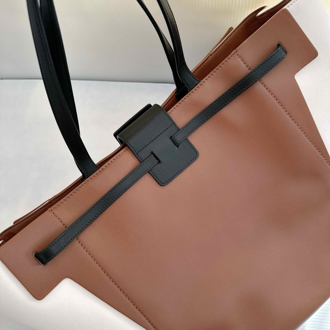 ROGER VIVIER - Roger Vivier ロジェヴィヴィエ トートバッグ ROGER VIVIER - Roger Vivier ロジェヴィヴィエ トートバッグ