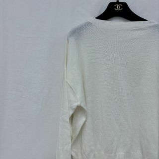 アースミュージックアンドエコロジー(earth music & ecology)の美品✨ アース ミュージック＆エコロジー ニット 長袖 白 無地 スリット(ニット/セーター)