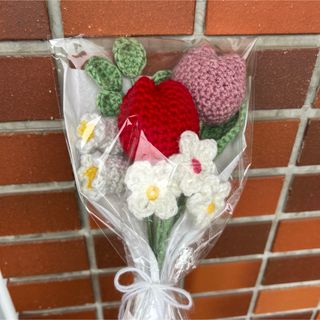 【即購入可】編み物　枯れない花束　毛糸の花束　チューリップ　ラッピング込み(その他)