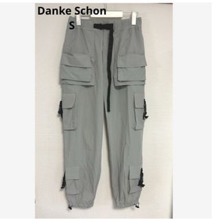 DANKE SCHON - 黒 スキニーパンツ カーゴポケット付き 完売品の DANKE SCHON - 黒 スキニーパンツ カーゴポケット付き 完売品の