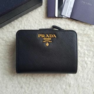 PRADA - プラダ 長財布 Wフラップ サフィアーノ 三角ロゴ 黒 PRADA - プラダ 長財布 Wフラップ サフィアーノ 三角ロゴ 黒