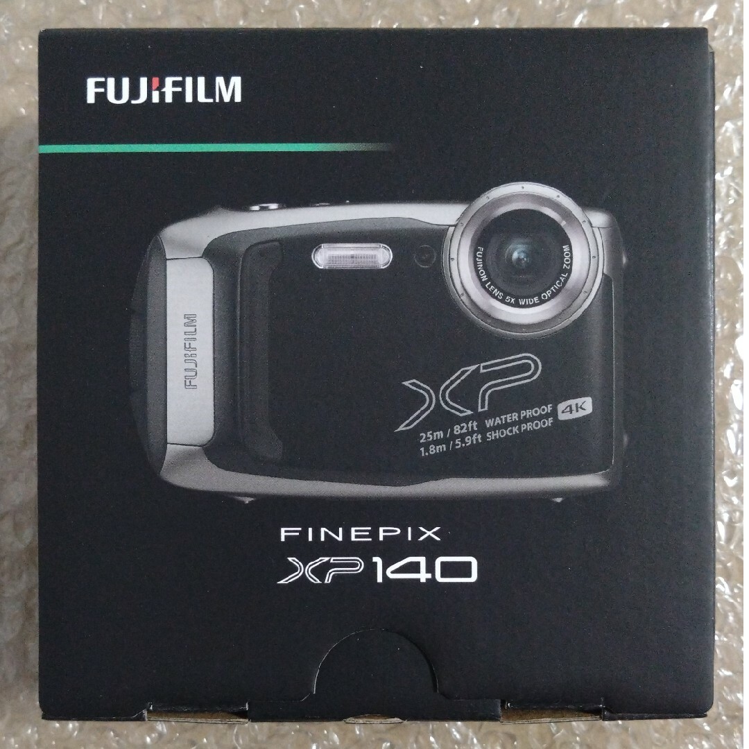 富士フイルム(フジフイルム)の新品 富士フイルム FinePix XP140 ダークシルバー 防水 スマホ/家電/カメラのカメラ(コンパクトデジタルカメラ)の商品写真