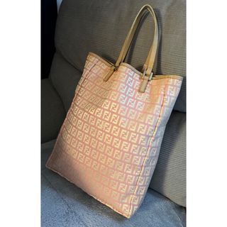 FENDI - 【極美品】FENDIフェンディ カルラ セレリア トート FENDI - 【極美品】FENDIフェンディ カルラ セレリア トート