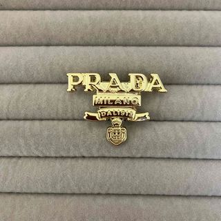 PRADA(ブローチ/コサージュ)のフリマアイテム一覧 PRADA(ブローチ/コサージュ)のフリマアイテム一覧