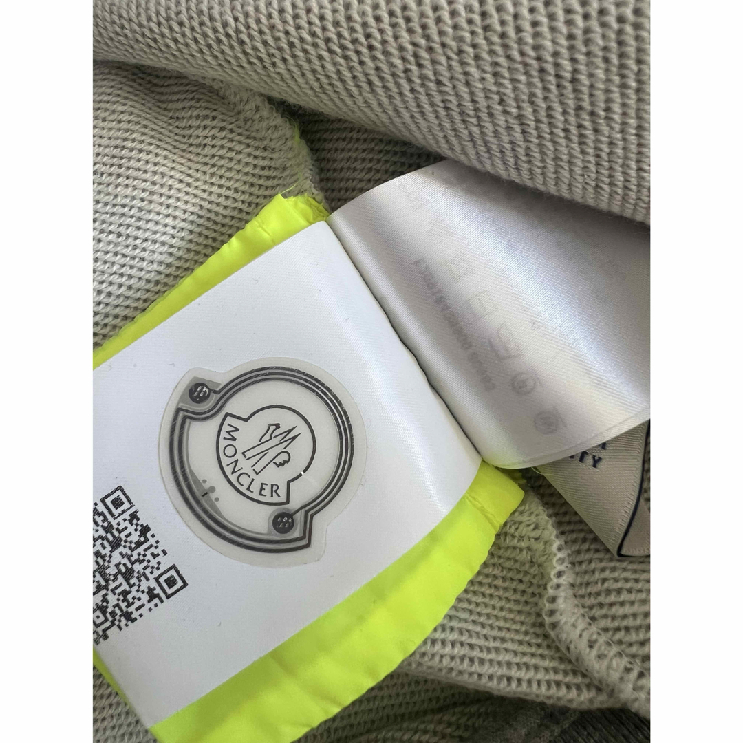 MONCLER - 〈新品タグ付き!〉MONCLER パーカー ネオンカラー MONCLER - 〈新品タグ付き!〉MONCLER パーカー ネオンカラー