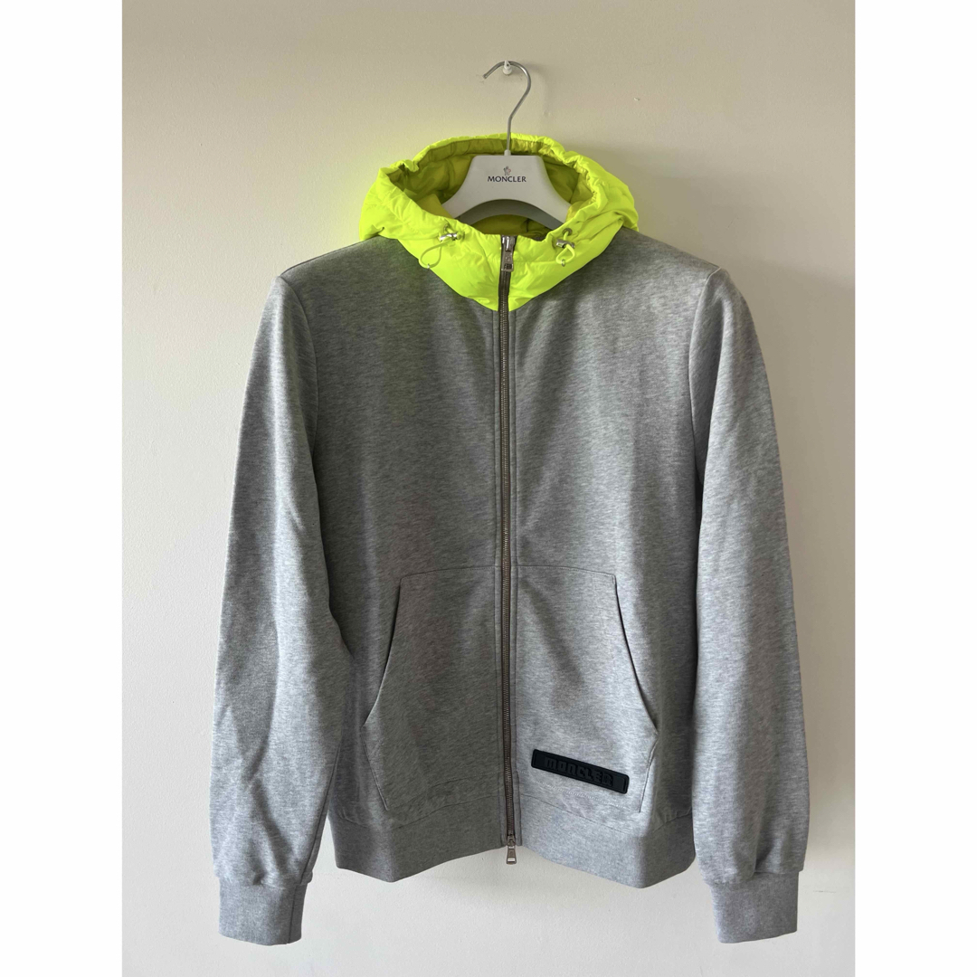 MONCLER - 〈新品タグ付き!〉MONCLER パーカー ネオンカラー MONCLER - 〈新品タグ付き!〉MONCLER パーカー ネオンカラー
