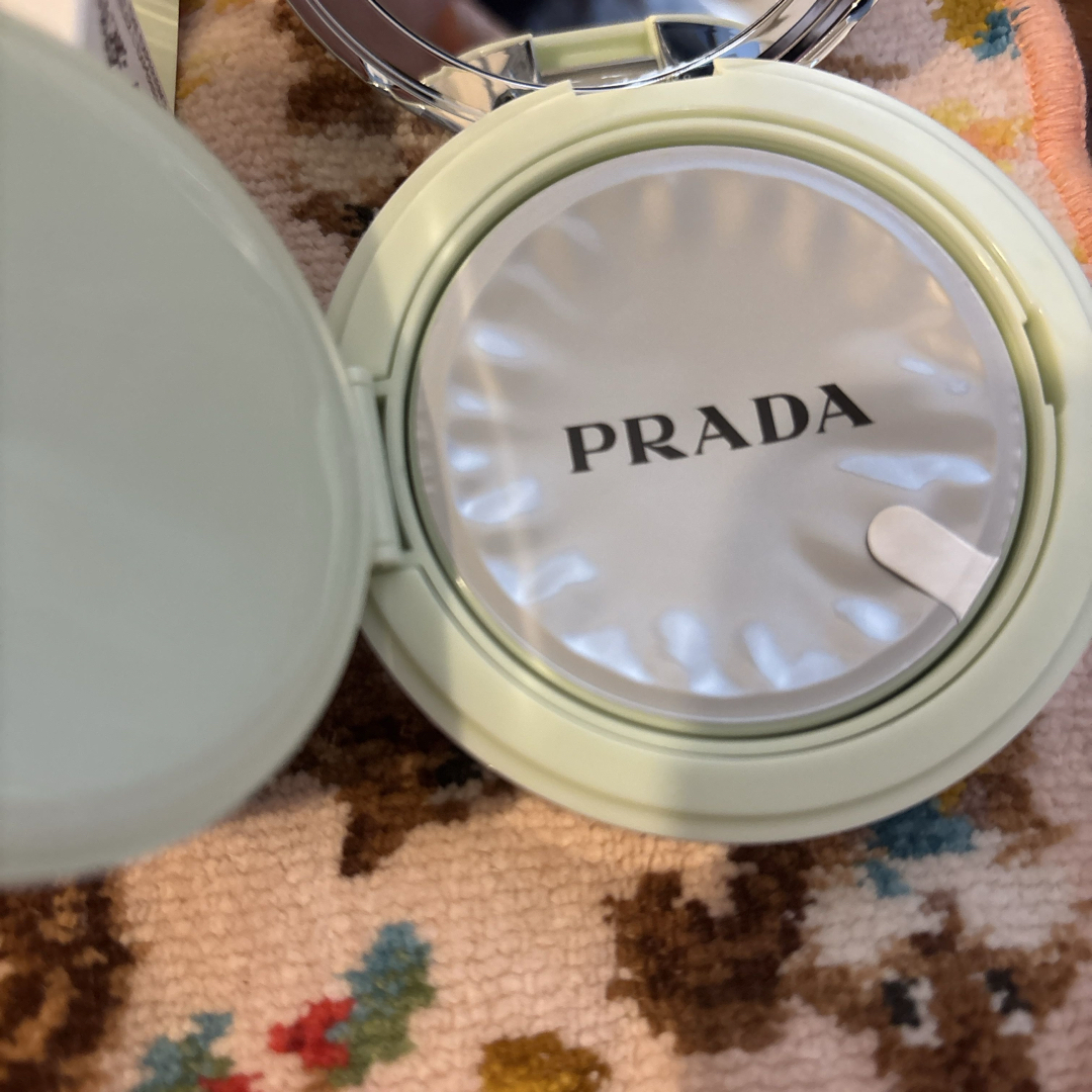 PRADA - プラダ リヴィールメッシュクッションファンデーション PRADA - プラダ リヴィールメッシュクッションファンデーション