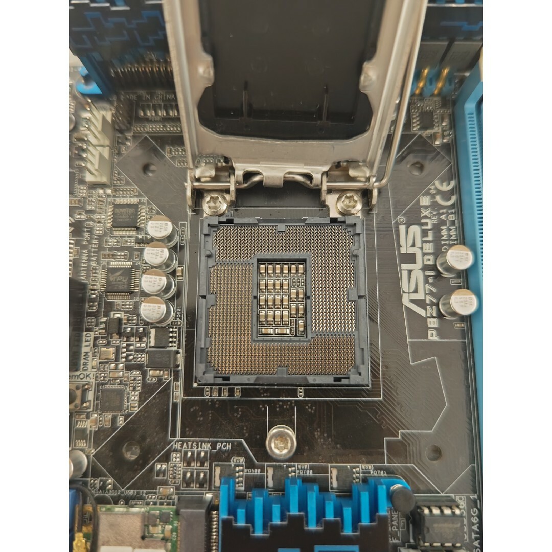 美品 ASUS P8Z77-I DELUXE Z77 最新BIOS更新済みの通販 by TETU 美品 ASUS P8Z77-I DELUXE Z77 最新BIOS更新済みの通販 by TETU