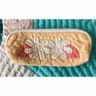 ＜正規品＞シンプルペンケース♡ガーデニア♡ライトピーチ♡ハワイアンキルト(ポーチ)