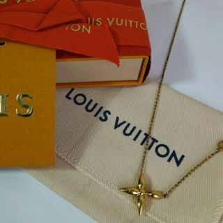 LOUIS VUITTON - LOUIS VUITTON エッセンシャル Vネックレス LOUIS VUITTON - LOUIS VUITTON エッセンシャル Vネックレス