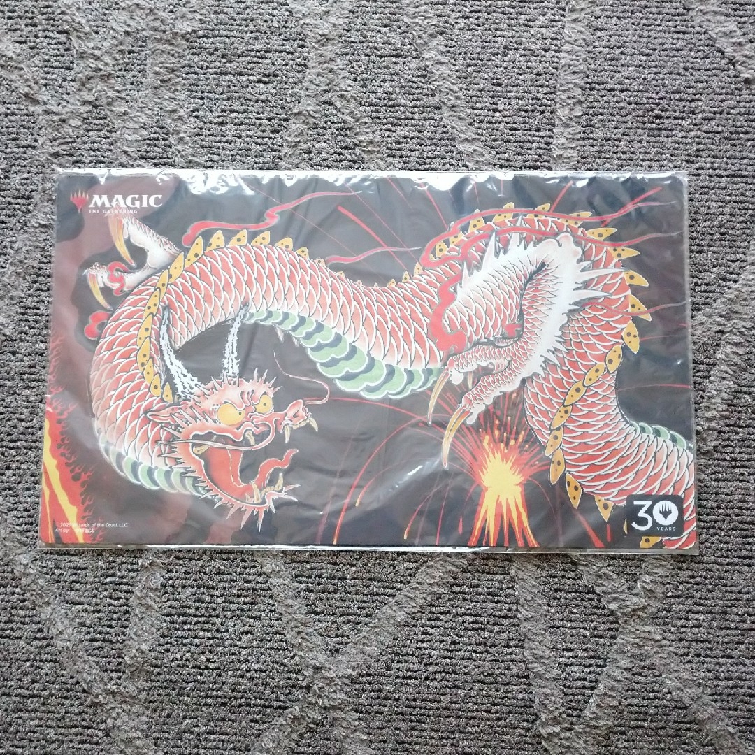 マジック:ザ・ギャザリング(マジックザギャザリング)のmtg 30周年 シヴ山のドラゴン Shivan Dragon プレイマット エンタメ/ホビーのトレーディングカード(カードサプライ/アクセサリ)の商品写真