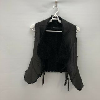 ヒロココシノ(HIROKO KOSHINO)の【HIROKO KOSHINO】ヒロココシノ　美品　トップス　アウター　レディース　サイズ３８　ベスト　黒(ベスト/ジレ)