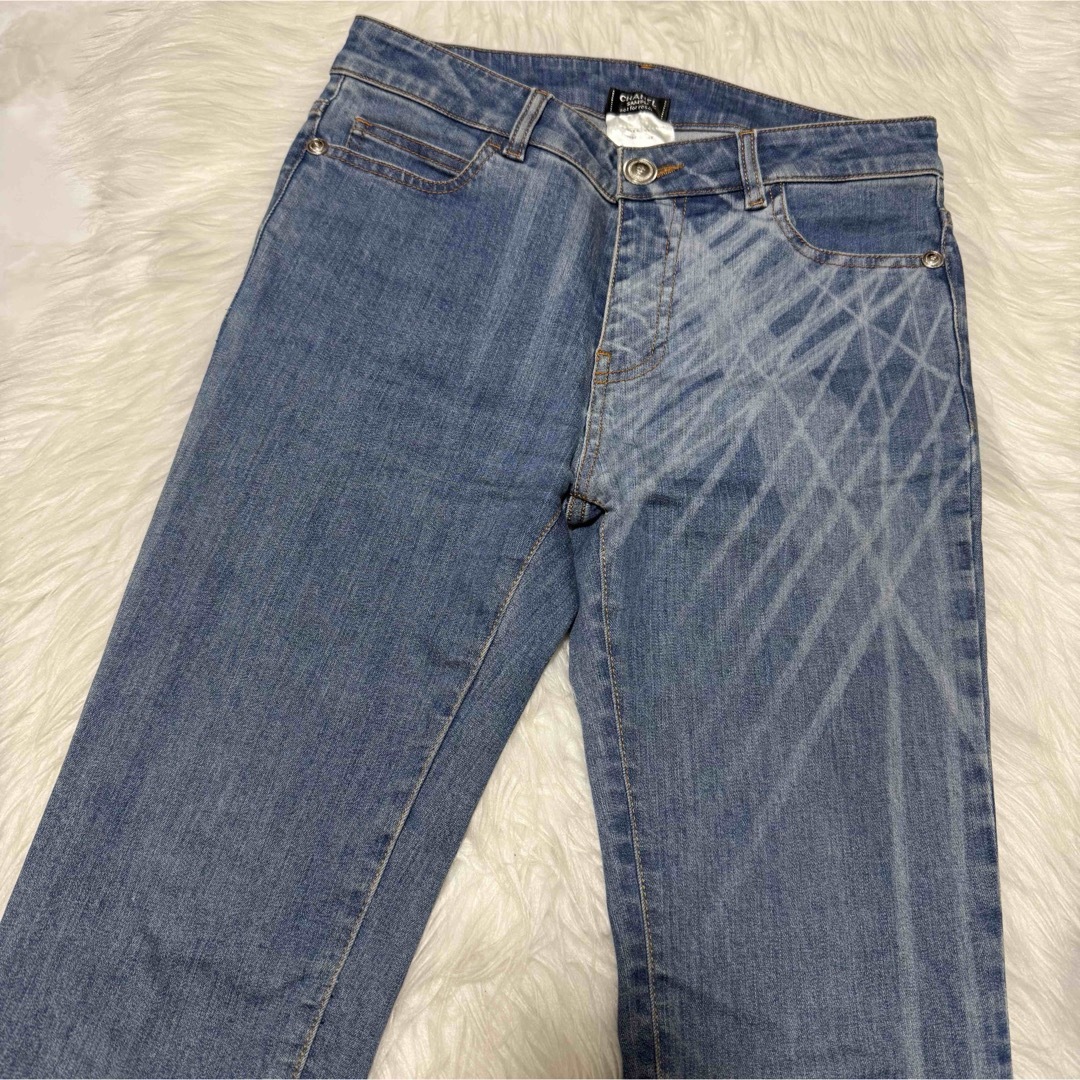 CHANEL - 本物 シャネル COCOボタン デニム パンツ ジーンズ CHANEL - 本物 シャネル COCOボタン デニム パンツ ジーンズ
