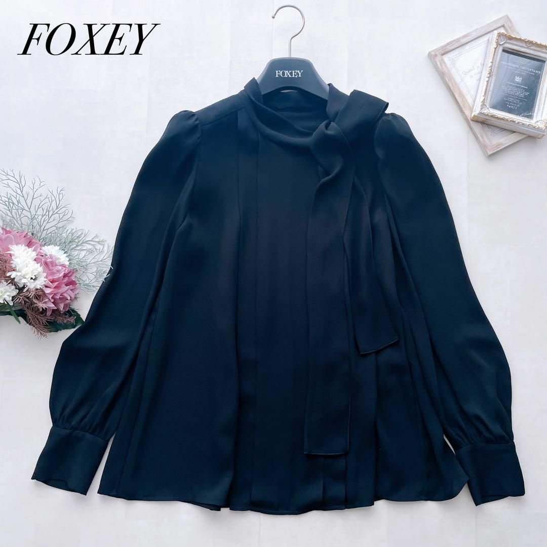 FOXEY - 現行美品✨フォクシー CLEF DE SOL ボウタイブラウス FOXEY - 現行美品✨フォクシー CLEF DE SOL ボウタイブラウス