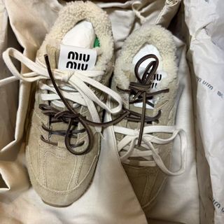 MIU MIU - miumiuグリッタースニーカーの通販 by シュン's shop MIU MIU - miumiuグリッタースニーカーの通販 by シュン's shop
