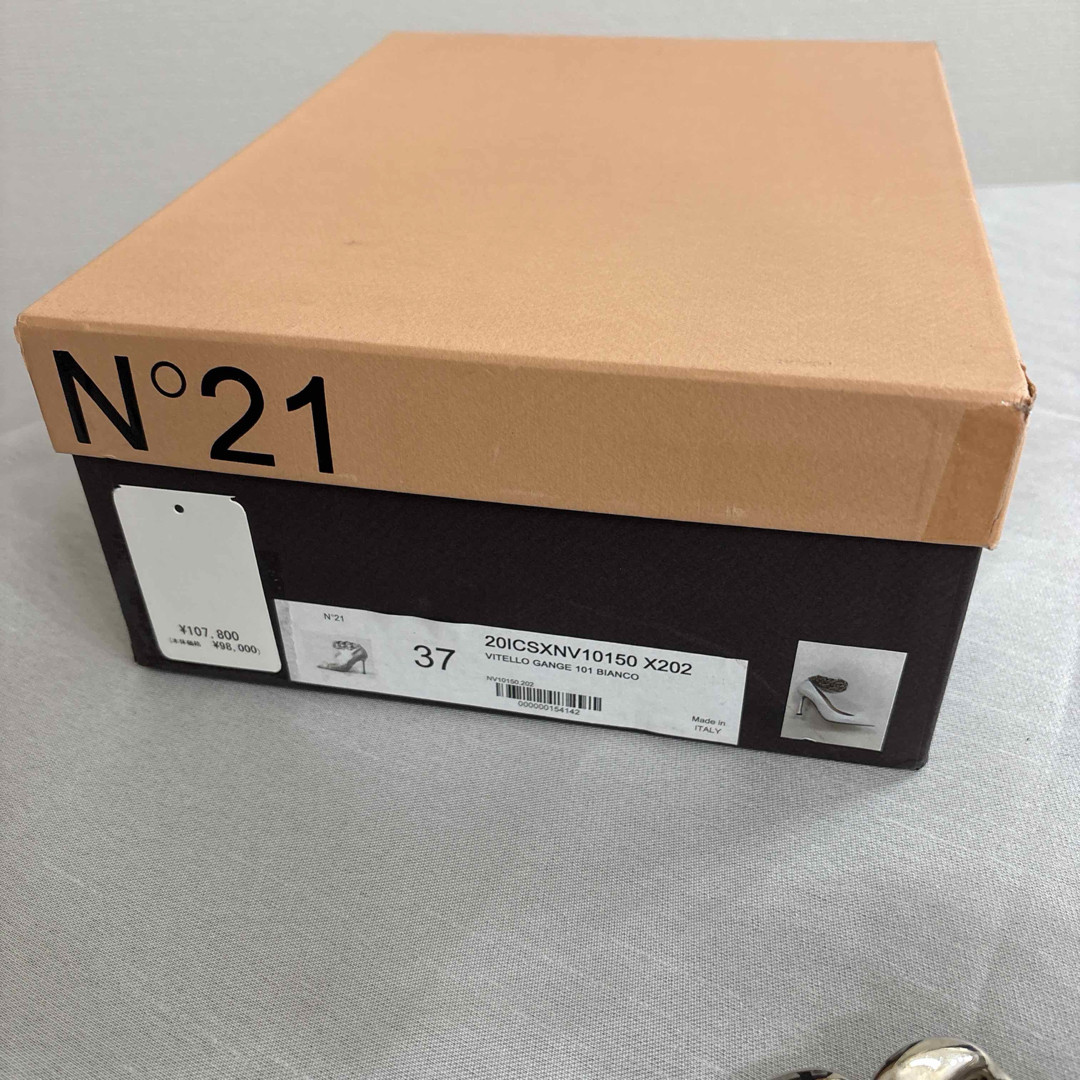 N°21(ヌメロヴェントゥーノ)のN°21 ヌメロ　白　ホワイト　パンプス　ハイヒール レディースの靴/シューズ(ハイヒール/パンプス)の商品写真