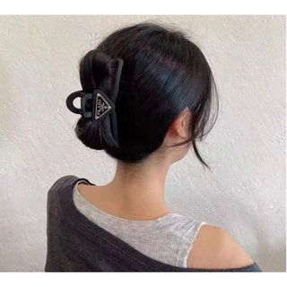 PRADA(バレッタ/ヘアクリップ)のフリマアイテム一覧 PRADA(バレッタ/ヘアクリップ)のフリマアイテム一覧