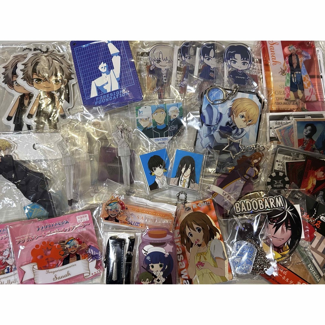 アニメグッズ 缶バッジ アクリルスタンド 大量 まとめ売り 鬼滅 アニメグッズ 缶バッジ アクリルスタンド 大量 まとめ売り 鬼滅
