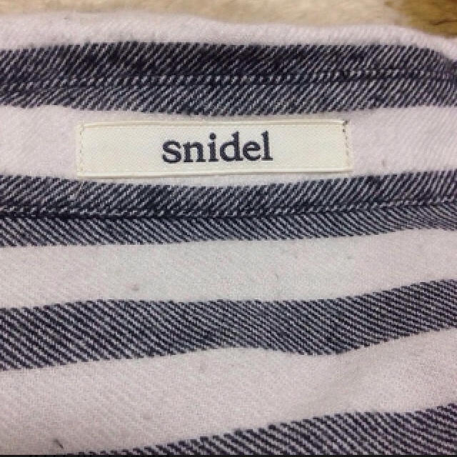 SNIDEL(スナイデル)のsnidel丈短ボーダーシャツ レディースのトップス(シャツ/ブラウス(長袖/七分))の商品写真