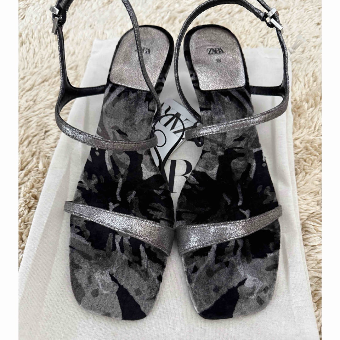 ZARA ベルベット柄ハイヒールサンダル 1359/410 ZARA - ZARA ベルベット柄ハイヒールサンダル(38)の通販 by