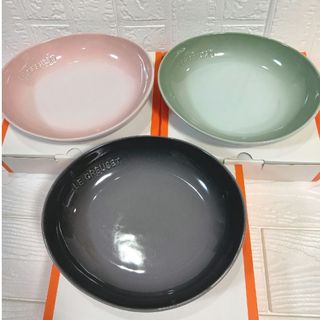 LE CREUSET - 値下げ【新品】ルクルーゼ◾23cmラウンドプレート5 LE CREUSET - 値下げ【新品】ルクルーゼ◾23cmラウンドプレート5