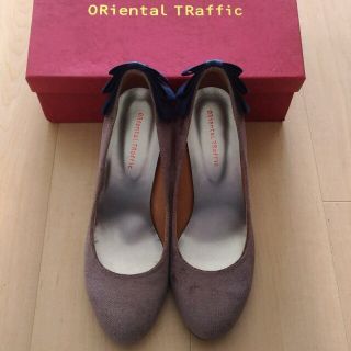 オリエンタルトラフィック(ORiental TRaffic)のORiental TRaffic リボン付グレーパンプス 美品(ハイヒール/パンプス)