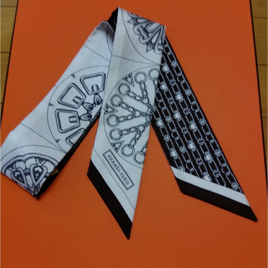 HERMES - エルメス ツイリー 2025SS《カレイド・スコープ》の HERMES - エルメス ツイリー 2025SS《カレイド・スコープ》の
