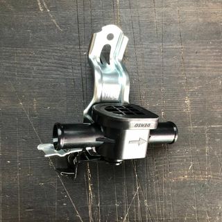 トヨタ(トヨタ)のトヨタ 純正 ハイラックスサーフ プラド ヒータ ウォータバルブ(車種別パーツ)