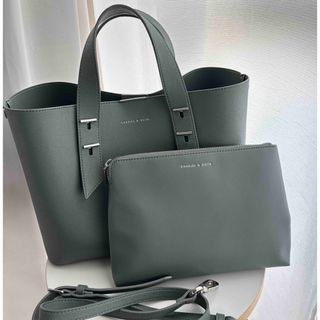 Charles and Keith(バッグ ・ グリーン・カーキ/緑色系)の Charles and Keith(バッグ ・ グリーン・カーキ/緑色系)の