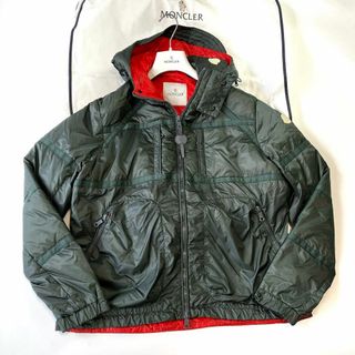 MONCLER(ダウンジャケット ・ グリーン・カーキ/緑色系)の MONCLER(ダウンジャケット ・ グリーン・カーキ/緑色系)の