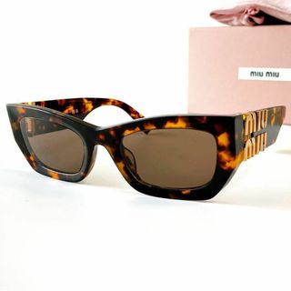 MIU MIU - 【ミュウミュウ】サングラス スタッズ 装飾 ロゴ 黒 MIU MIU - 【ミュウミュウ】サングラス スタッズ 装飾 ロゴ 黒