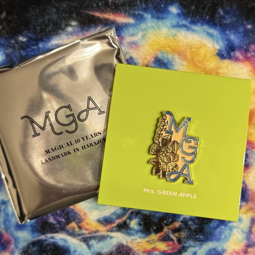 UNIVERSAL ENTERTAINMENT(ユニバーサルエンターテインメント)のMrs. GREEN APPLE ガチャ ピンバッジ エンタメ/ホビーのタレントグッズ(ミュージシャン)の商品写真
