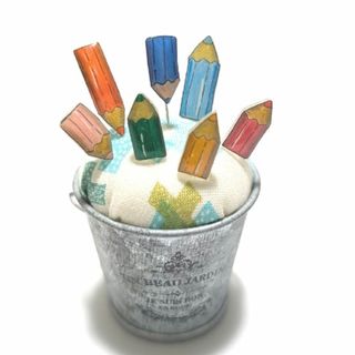 SALE!!    31.使える飾れる　色えんぴつのまち針(その他)