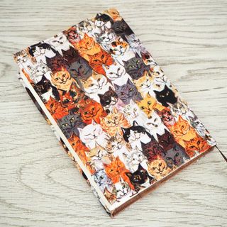 【文庫本】ゴムバンド栞付ブックカバー 手帳カバー★猫ちゃん大集合(ブックカバー)
