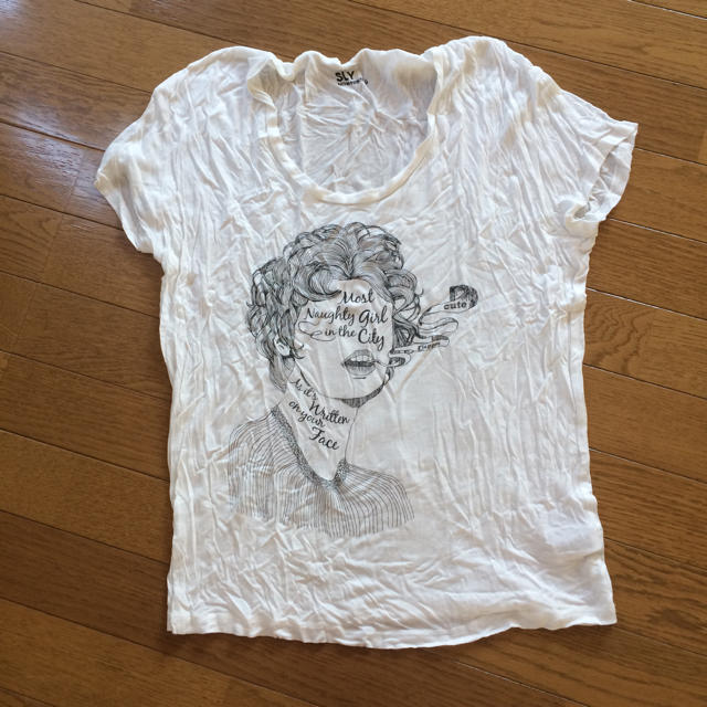 SLY(スライ)のSLY プリントTシャツ レディースのトップス(Tシャツ(半袖/袖なし))の商品写真