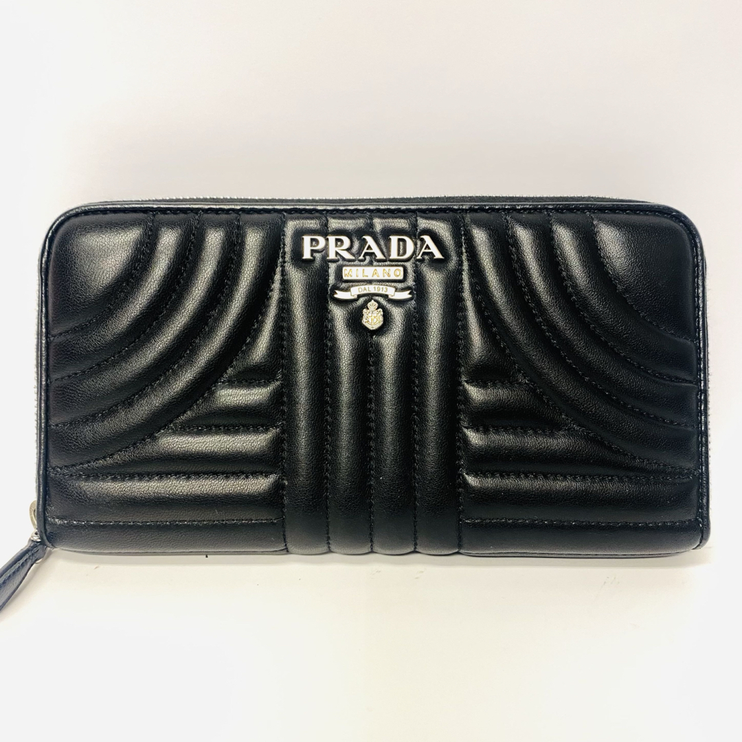 PRADA - 極美品 プラダ 長財布 レザー ラウンドファスナー PRADA - 極美品 プラダ 長財布 レザー ラウンドファスナー